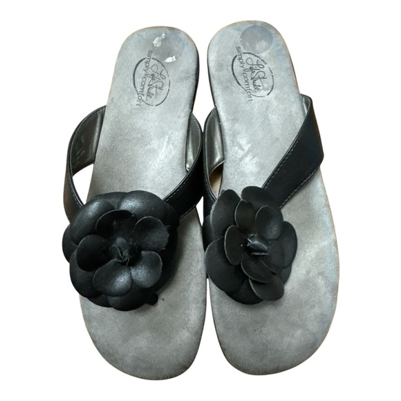 Life Stride Black and Gray Sandals with Flower Detail - Picture 2 of 5